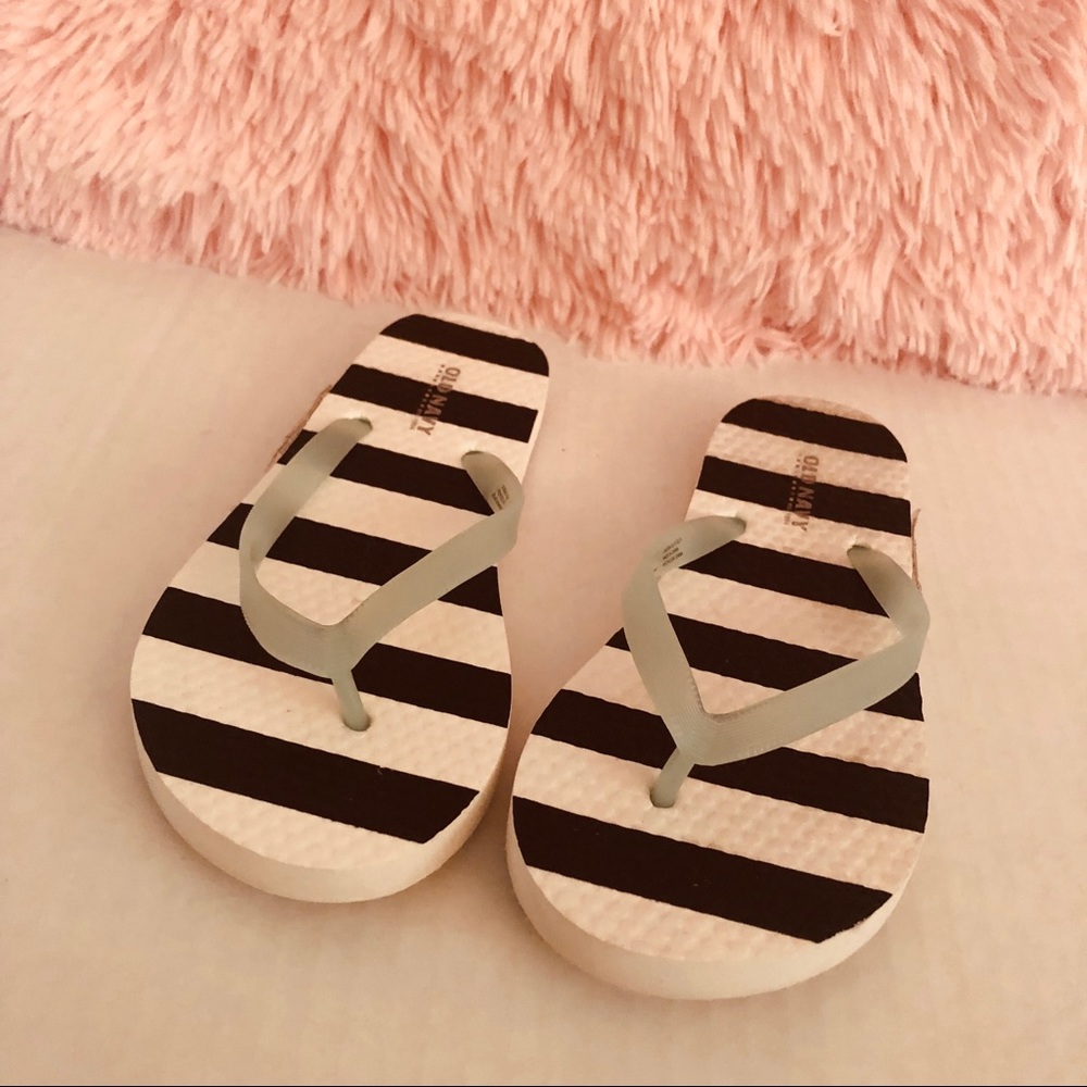 Black and white beach Flip Flops by Old Navy